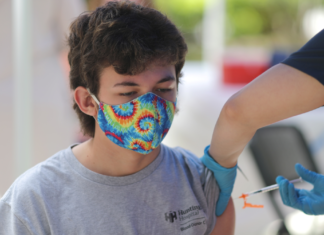 Covid: Habilitan inscripción para vacunar a adolescentes sin comorbilidades