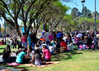 Rivadavia: festejos por el Día del Estudiante en el Lago