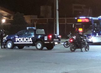 Choca micro con móvil policial en pleno centro sanmartiniano