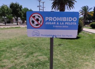 Polémica: El Municipio prohíbe a niños jugar a la pelota en la plaza "de los perros"