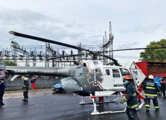 Increíble: un camión chocó a un helicóptero