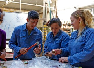 Oficializan la medida para reconvertir planes sociales en empleo genuino