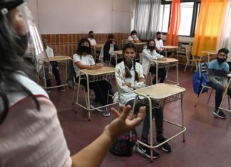 Vuelta a clases: protocolo Aula Segura, sin burbuja y con barbijo