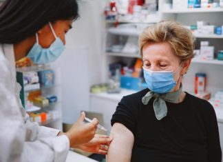 Mendoza: en 48 farmacias vacunan gratis contra el Covid