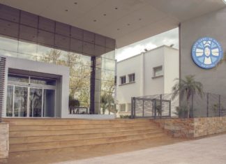 Motochorros apuñalaron a una maestra para robarle el celular