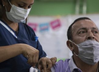 Mendoza: arranca la vacunación de la cuarta dosis a mayores de 50 años