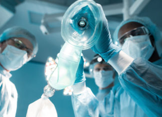 Crece la tensión entre los anestesiólogos y la ministra Nadal