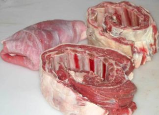 Día del trabajador: Una intendenta les regaló carne para asado y asueto a sus empleados