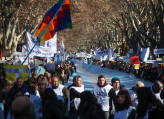 Marcha: Docentes masivamente pidieron a Suárez por los pésimos salarios