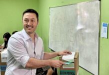 Luis Petri votó en la Escuela N° 4 084 en San Martin