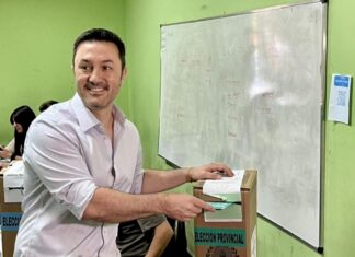 Luis Petri votó en la Escuela N° 4 084 en San Martin