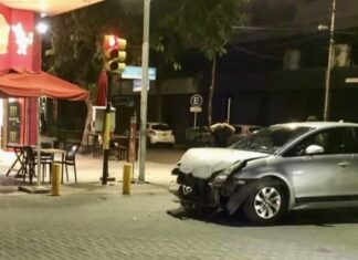 San Martín: choque y vuelco en la esquina de los cafés