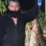 El Carrizal: un vecino logró sacar una carpa de más de 33 kilos y es furor en redes